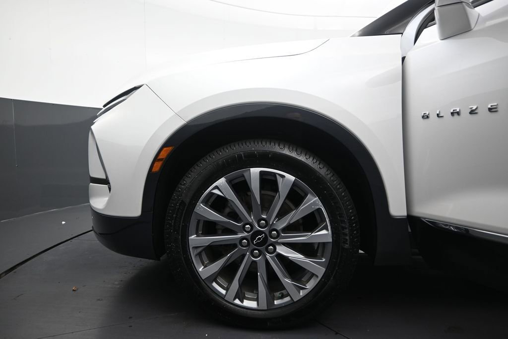Used 2023 Chevrolet Blazer Premier w/ Driver Confidence II Package FWD image 13