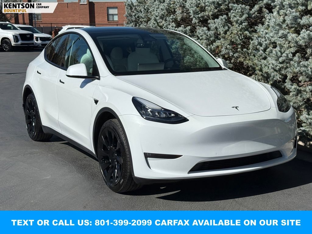 Used 2022 Tesla Model Y Long Range image 11