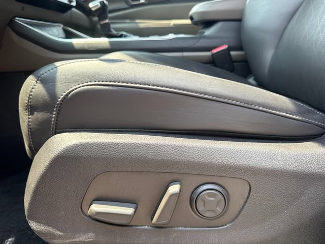 Used 2025 Kia Carnival FWD image 15
