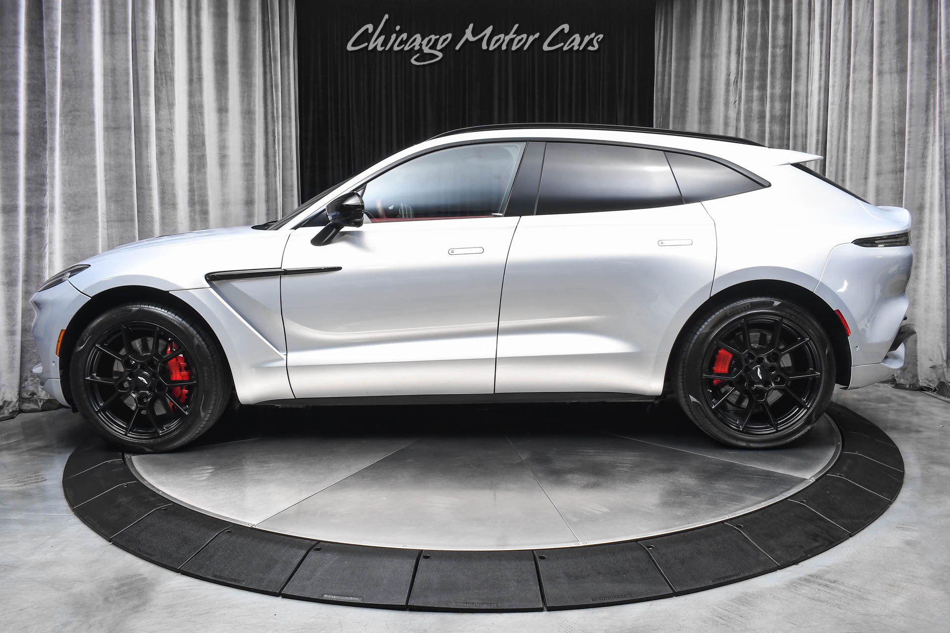 Used 2022 Aston Martin DBX AWD/4WD image 38