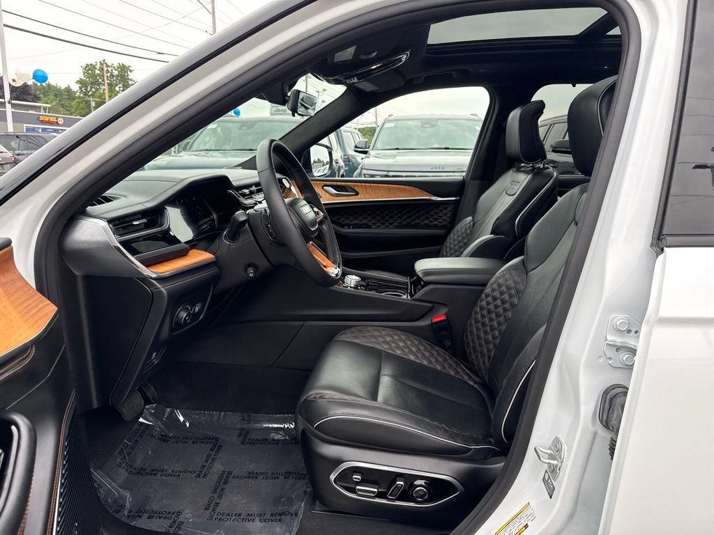 Certified 2024 Jeep Grand Cherokee Summit AWD/4WD image 18