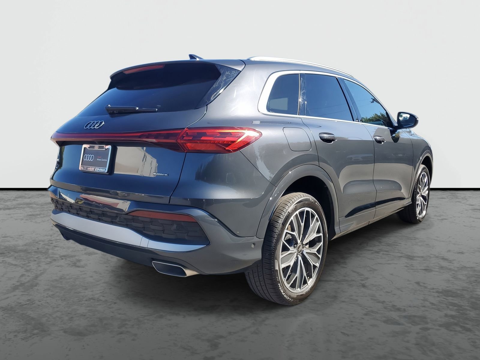 Used 2025 Audi Q5 Premium Plus w/ Premium Plus image 4