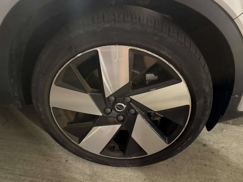 Used 2023 Volvo XC40 Recharge Plus w/ Protection Package Premier AWD/4WD image 4