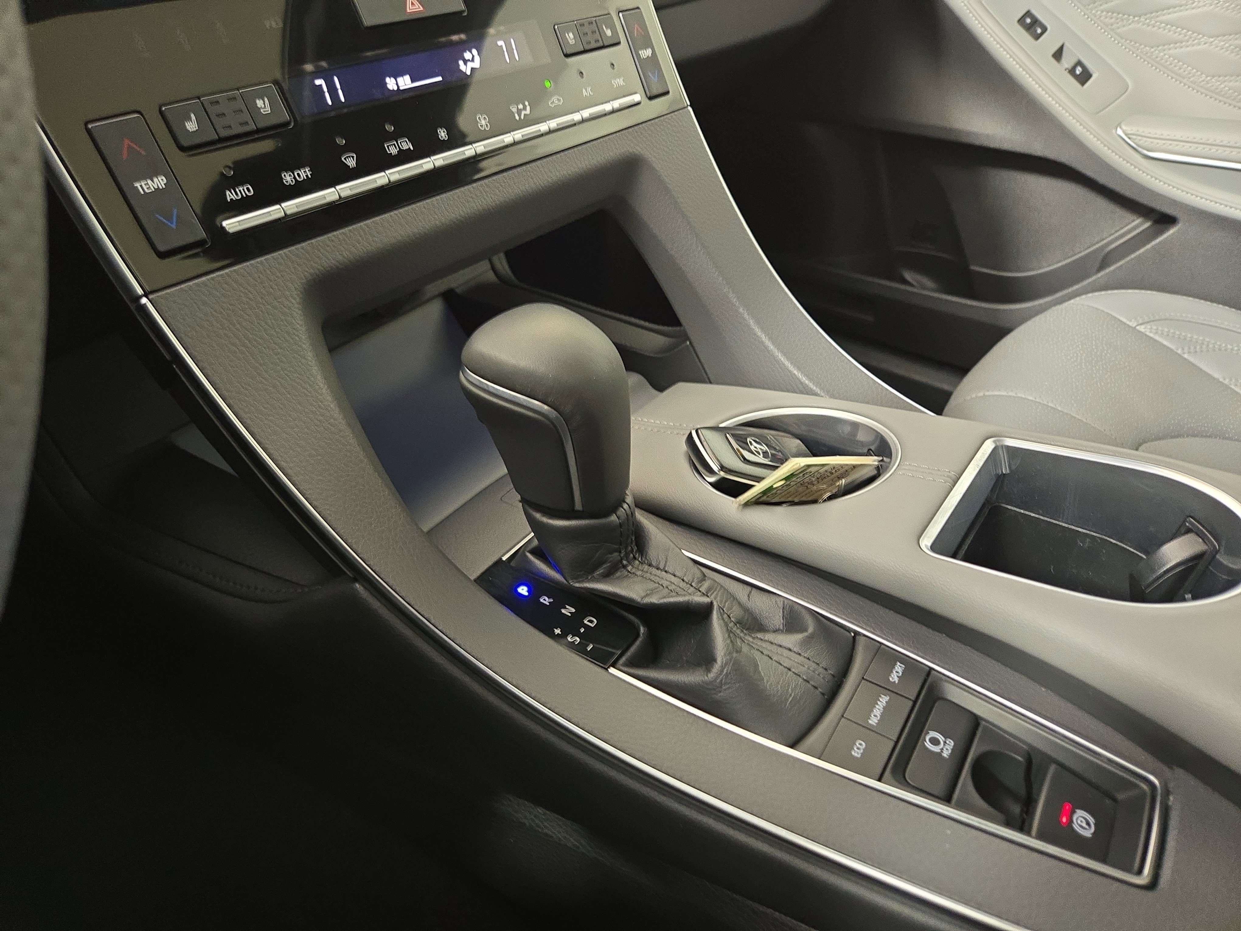 Used 2019 Toyota Avalon Limited image 23