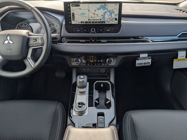 New 2026 Mitsubishi Outlander ES AWD/4WD image 7