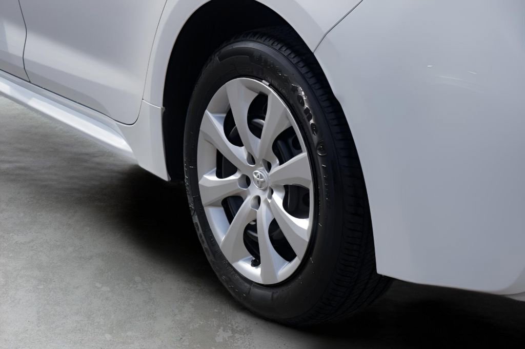 Used 2025 Toyota Corolla LE image 9