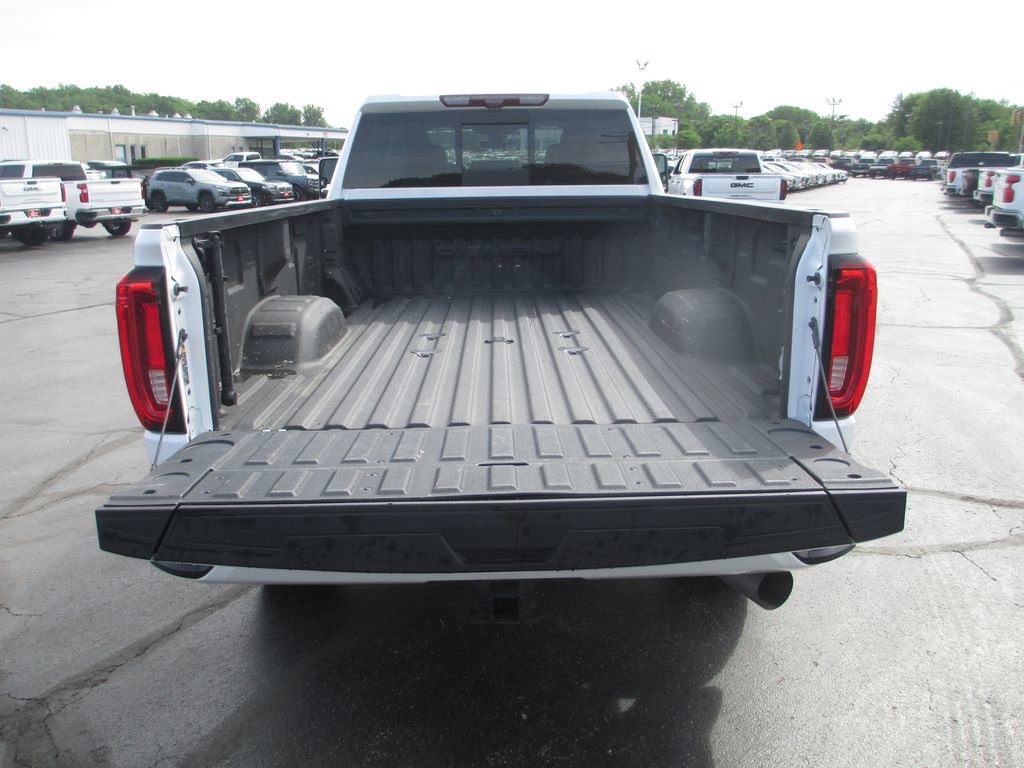 Used 2022 GMC Sierra 3500 Denali w/ Denali Ultimate Package AWD/4WD image 9