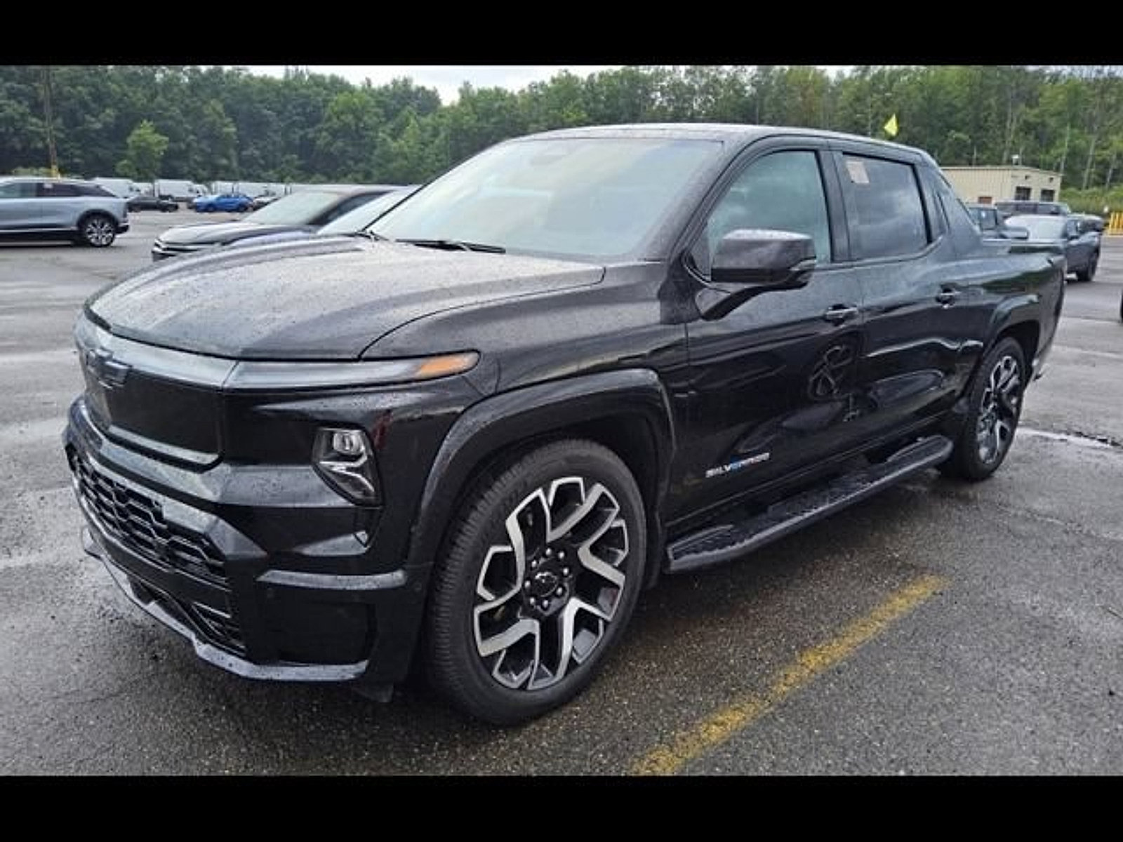 Certified 2025 Chevrolet Silverado EV RST AWD/4WD image 3