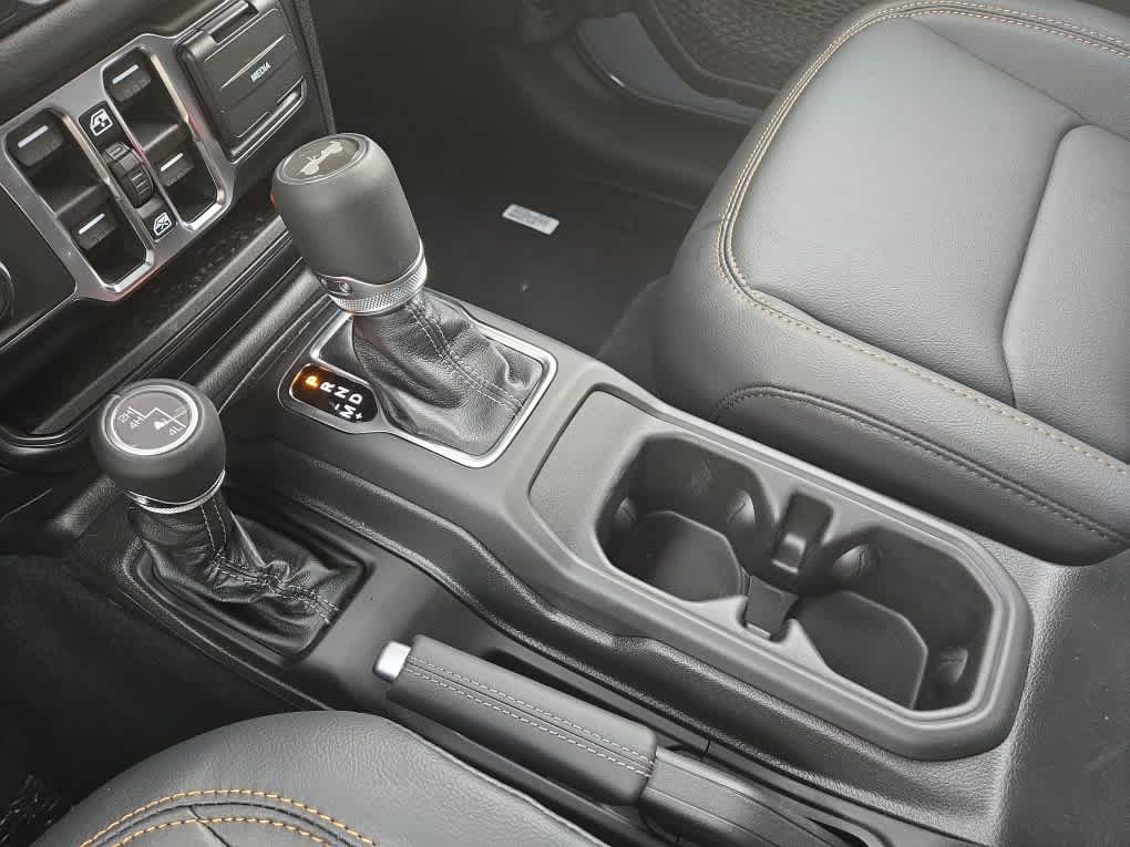 New 2026 Jeep Wrangler Unlimited Sahara AWD/4WD image 19