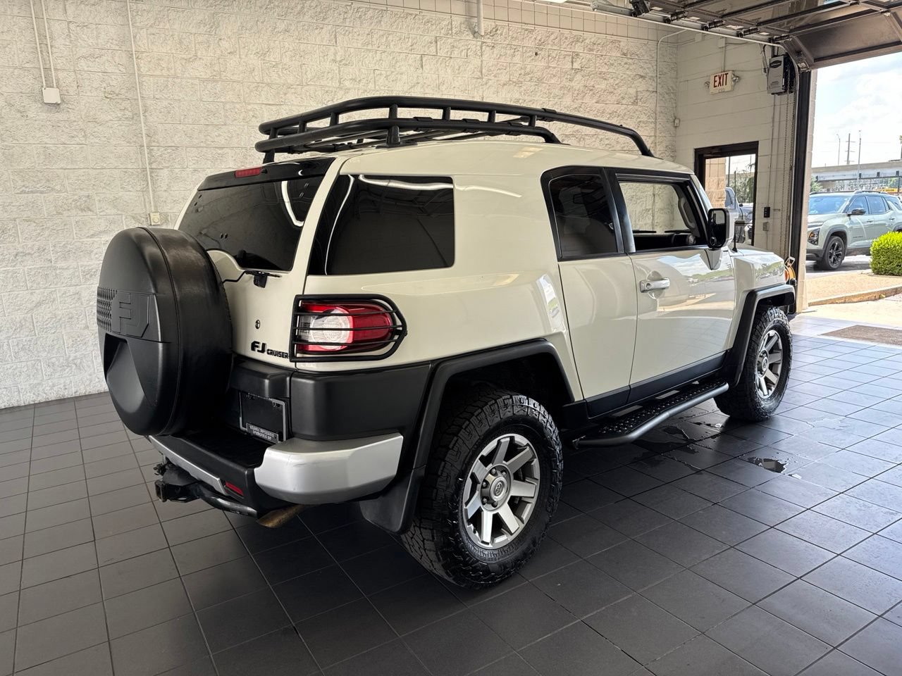 Used 2014 Toyota FJ Cruiser 4WD w/ Convenience Package image 8