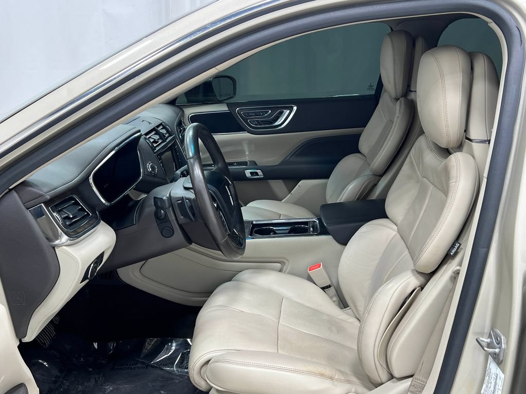 Used 2017 Lincoln Continental Select w/ Climate Package FWD image 13