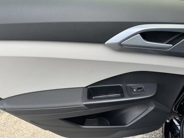 Used 2025 Volkswagen Taos SE w/ Panoramic Sunroof Package AWD/4WD image 36