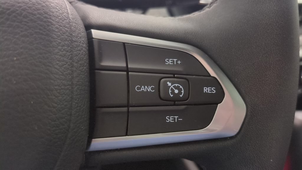 Used 2025 Jeep Compass Latitude AWD/4WD image 19