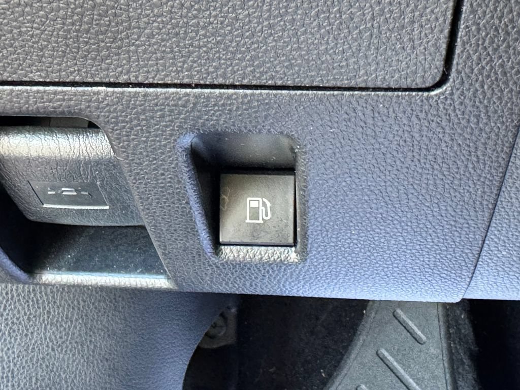 Used 2021 Toyota Highlander XLE FWD image 35