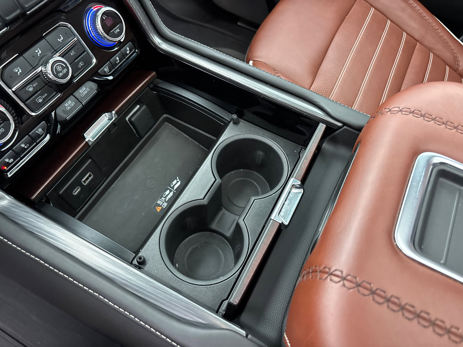 Used 2023 GMC Yukon Denali Ultimate image 23