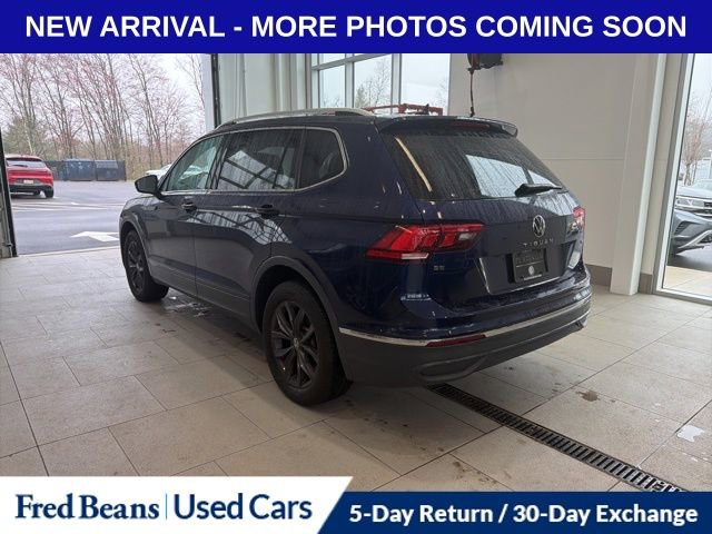 Used 2022 Volkswagen Tiguan SE w/ Panoramic Sunroof Package image 3