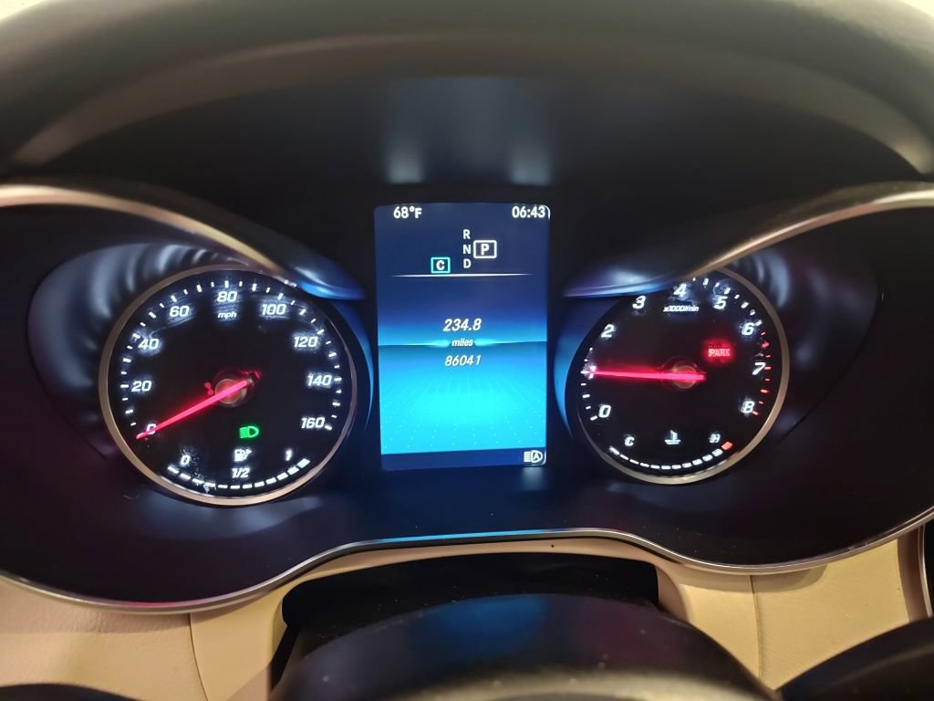 Used 2020 Mercedes-Benz GLC 300 4MATIC image 10