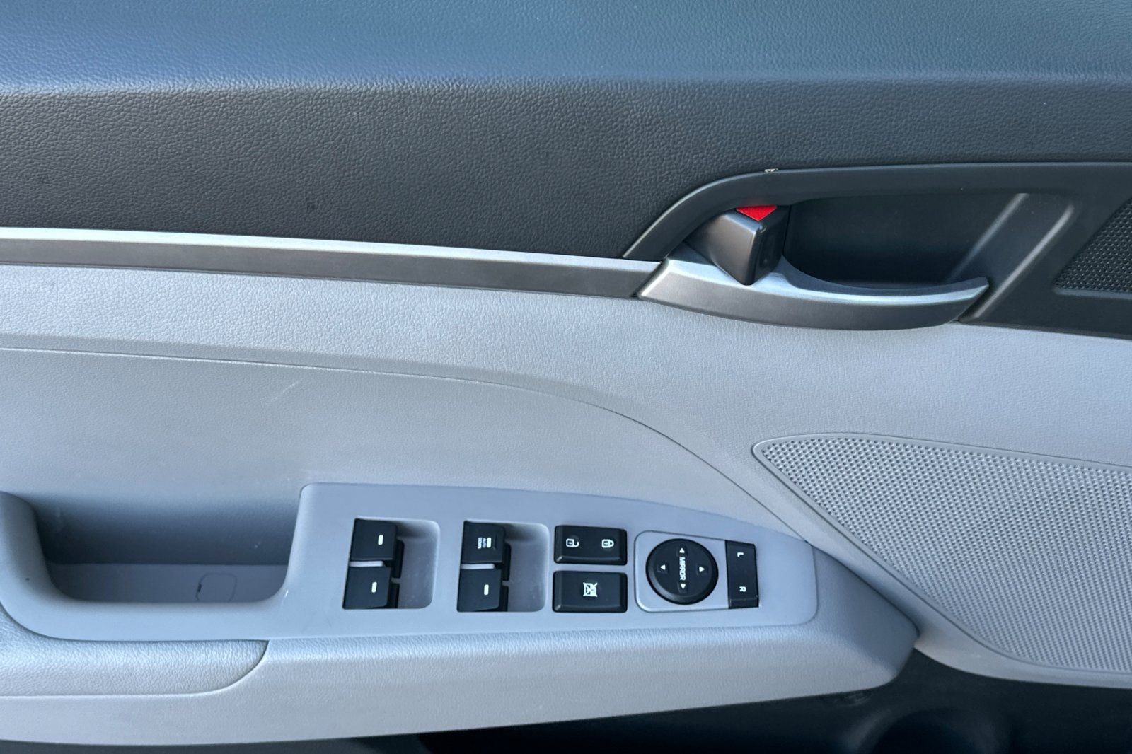 Used 2017 Hyundai Elantra SE w/ Cargo Package image 11