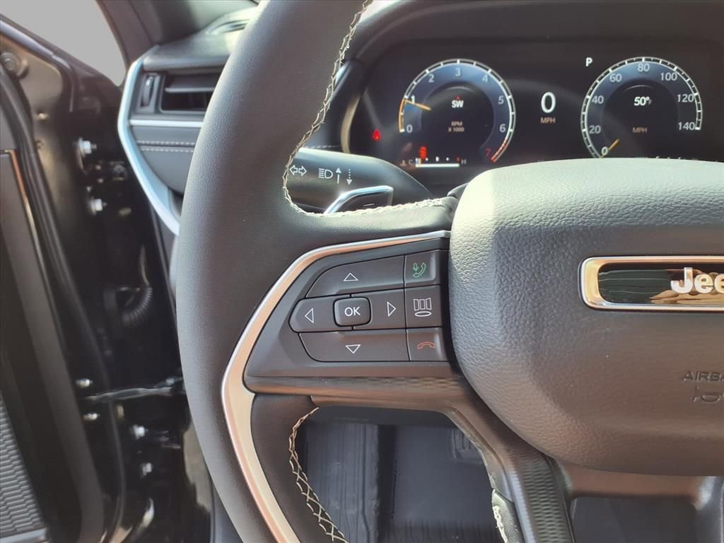New 2025 Jeep Grand Cherokee Laredo AWD/4WD image 10