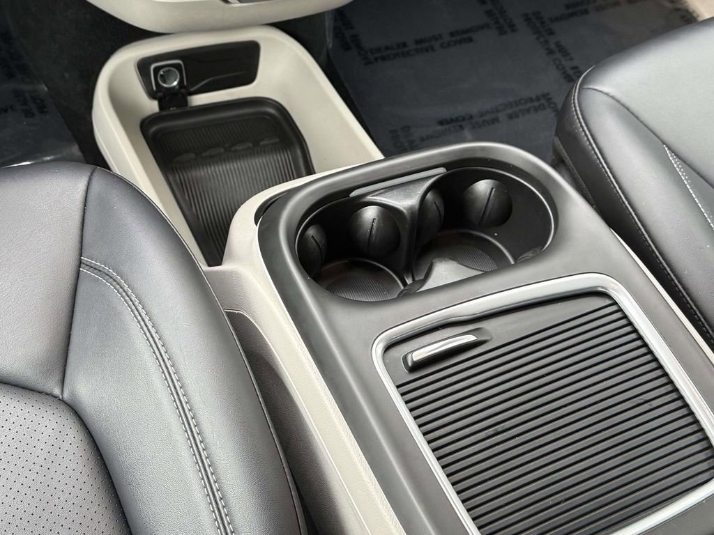 Used 2024 Chrysler Pacifica Select FWD image 18