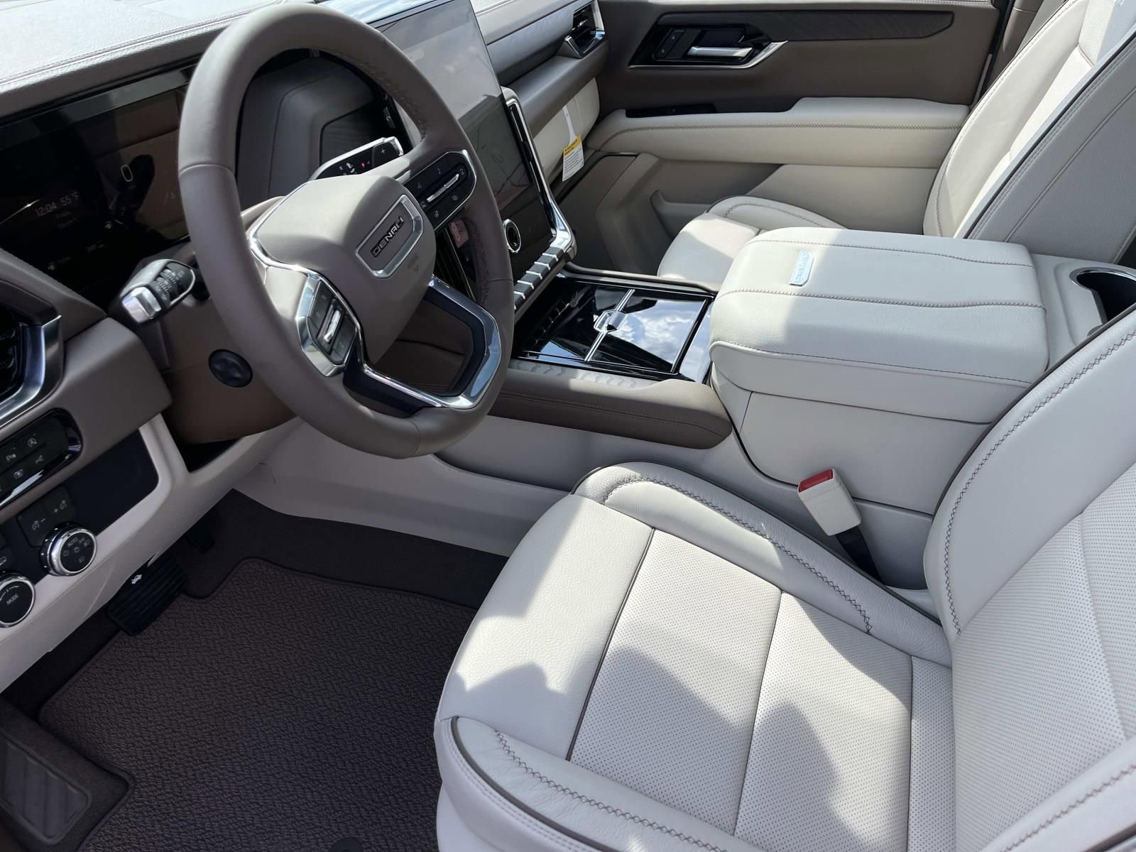 New 2026 GMC Yukon Denali w/ Sun & Power Step Package AWD/4WD image 24