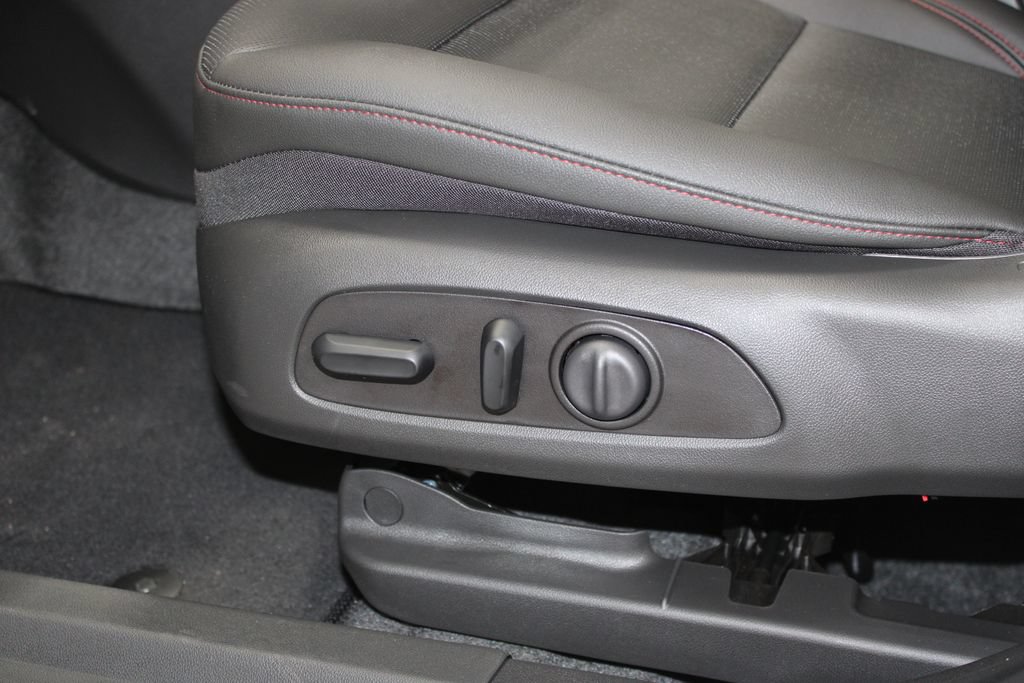 New 2026 Chevrolet Trax RS w/ Sunroof Package FWD image 17