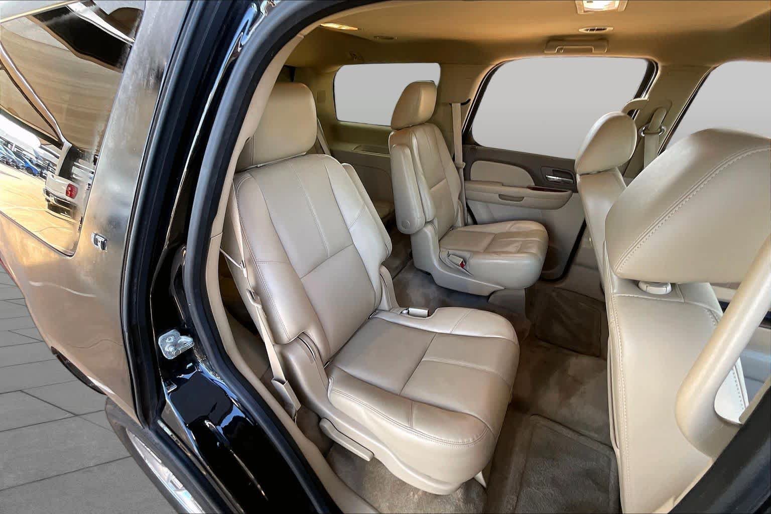 Used 2013 Chevrolet Tahoe LT w/ Luxury Package AWD/4WD image 19
