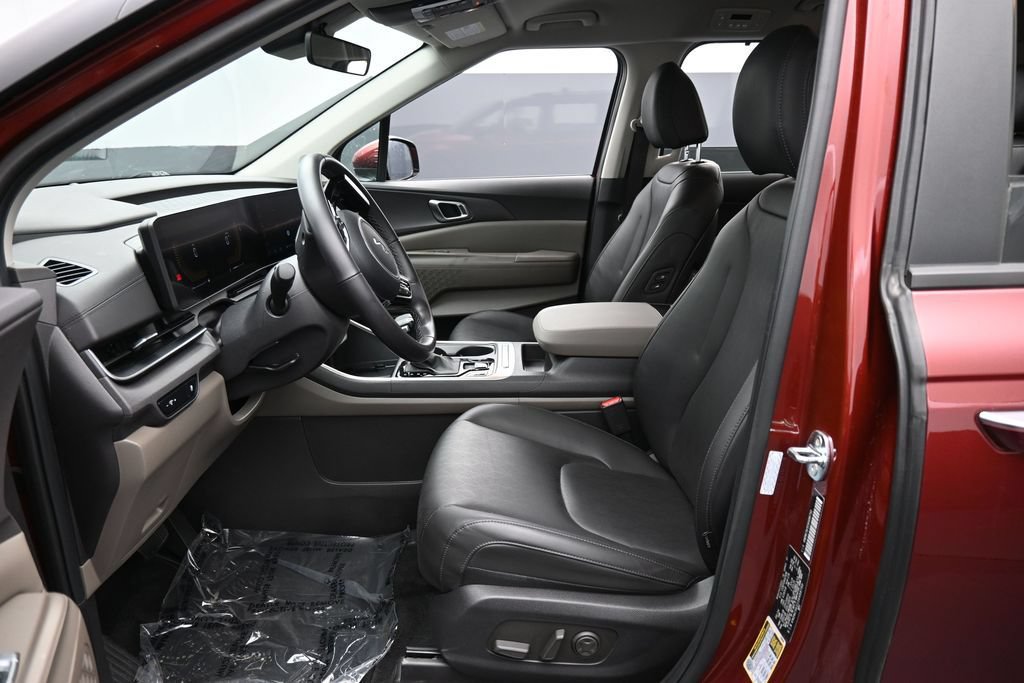 Used 2025 Kia Carnival EX FWD image 20