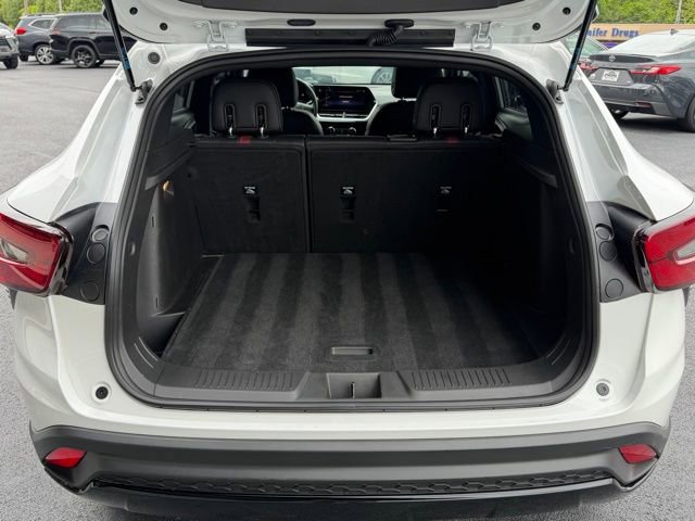 Used 2025 Chevrolet Trax RS w/ Sunroof Package FWD image 6