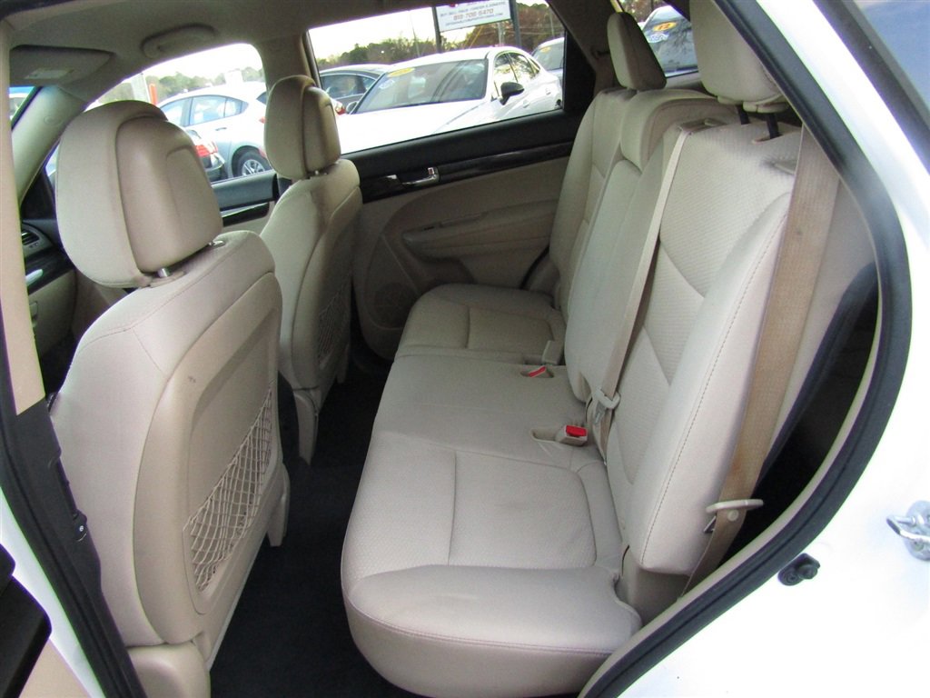 Used 2013 Kia Sorento LX image 18