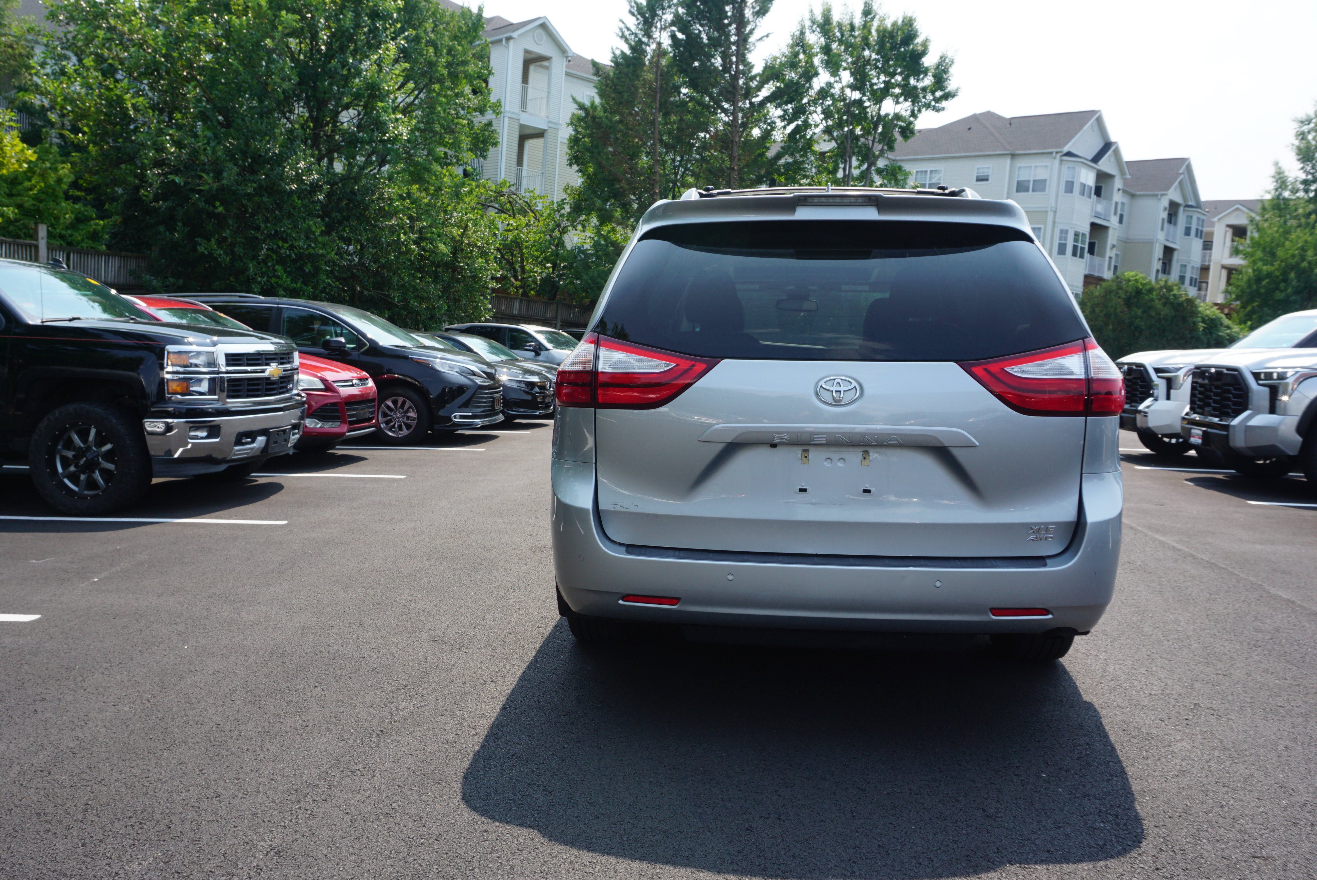 Used 2019 Toyota Sienna XLE w/ XLE Navigation Package AWD/4WD image 5