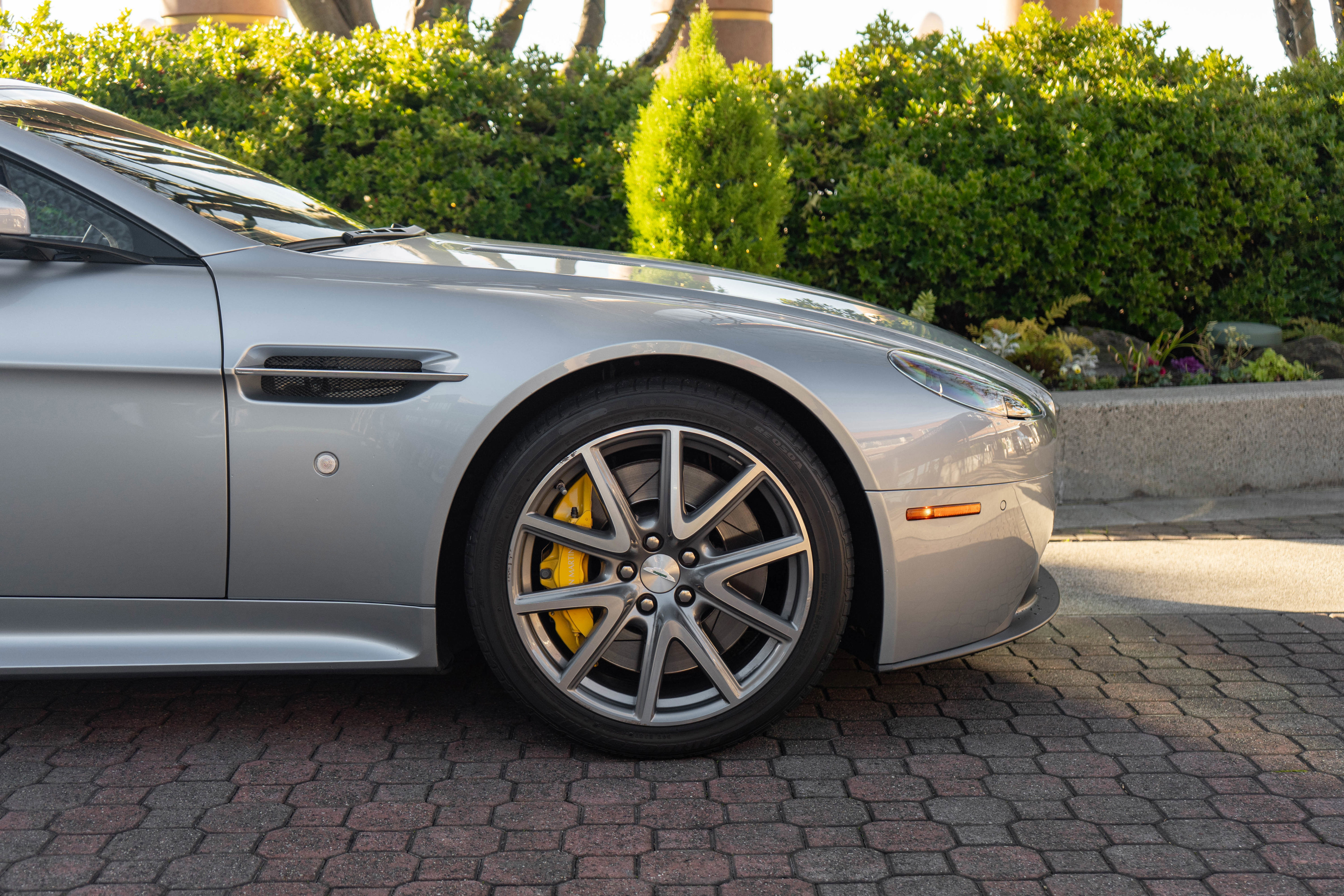 Used 2015 Aston Martin V8 Vantage GT image 14