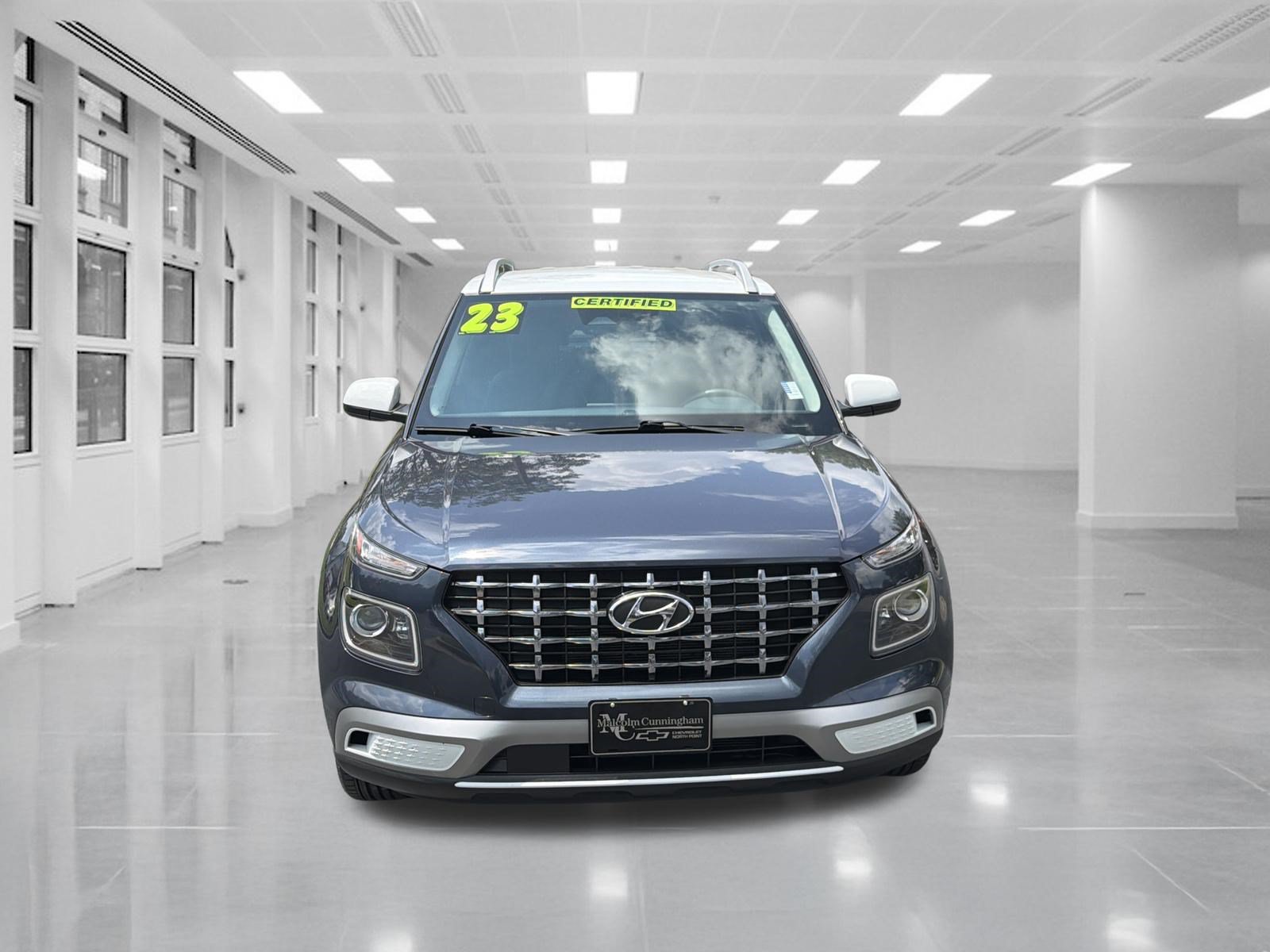Used 2023 Hyundai Venue Limited FWD image 2