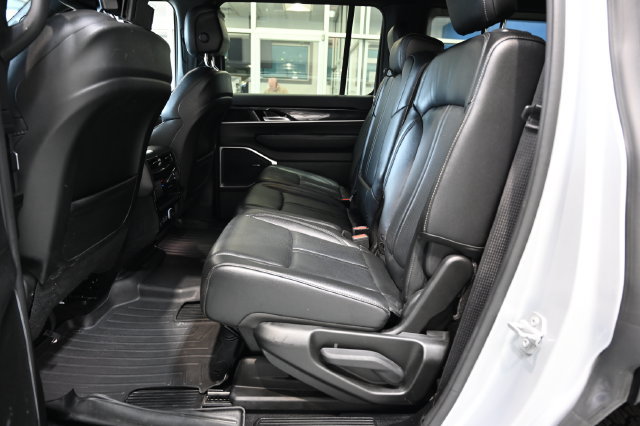 Used 2022 Jeep Wagoneer Series I AWD/4WD image 13