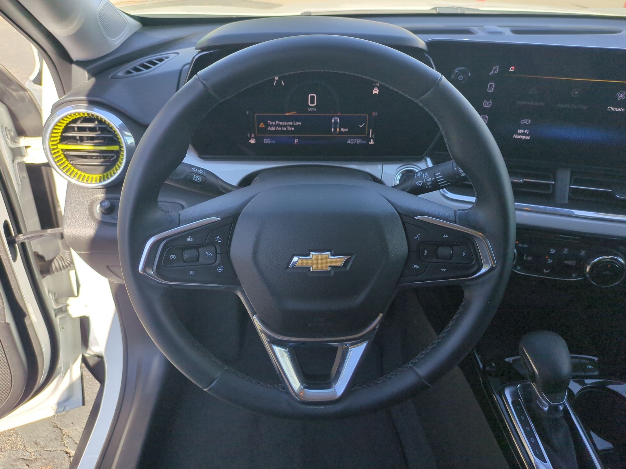 Used 2024 Chevrolet Trax LT w/ Driver Confidence Package FWD image 16