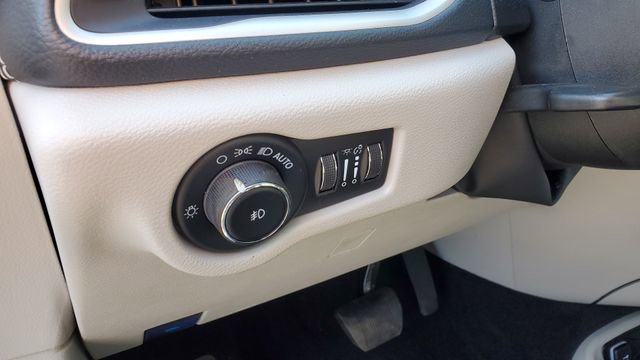 Certified 2023 Chrysler Pacifica Touring-L FWD image 9