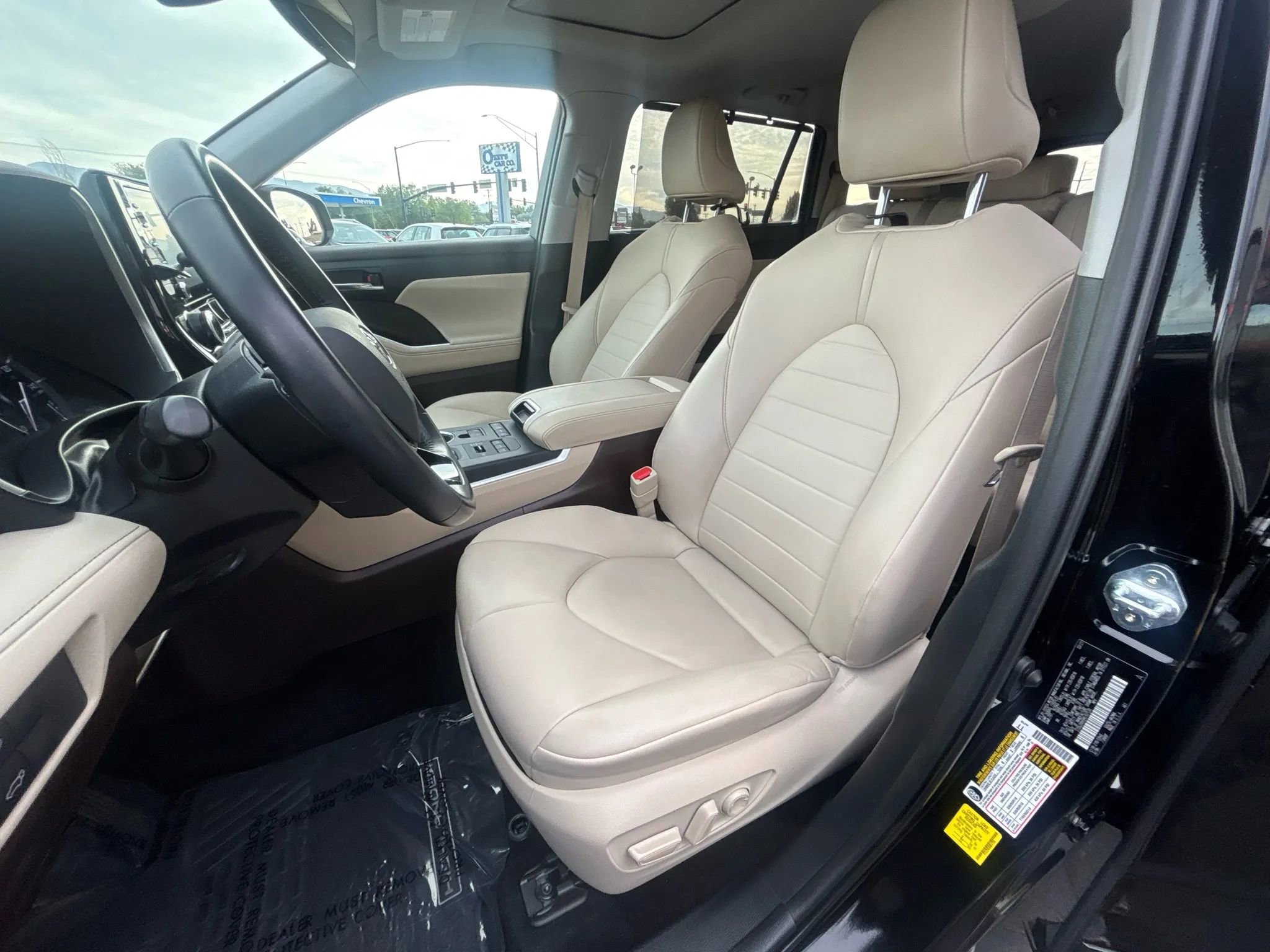 Used 2021 Toyota Highlander XLE image 5