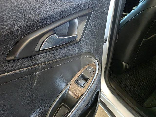 Used 2021 Chevrolet Malibu Premier FWD image 23