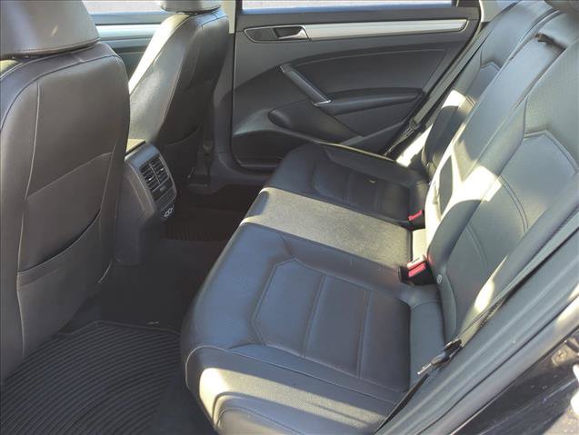 Used 2019 Volkswagen Passat 2.0T Wolfsburg w/ Wheels & Sunroof Package FWD image 10