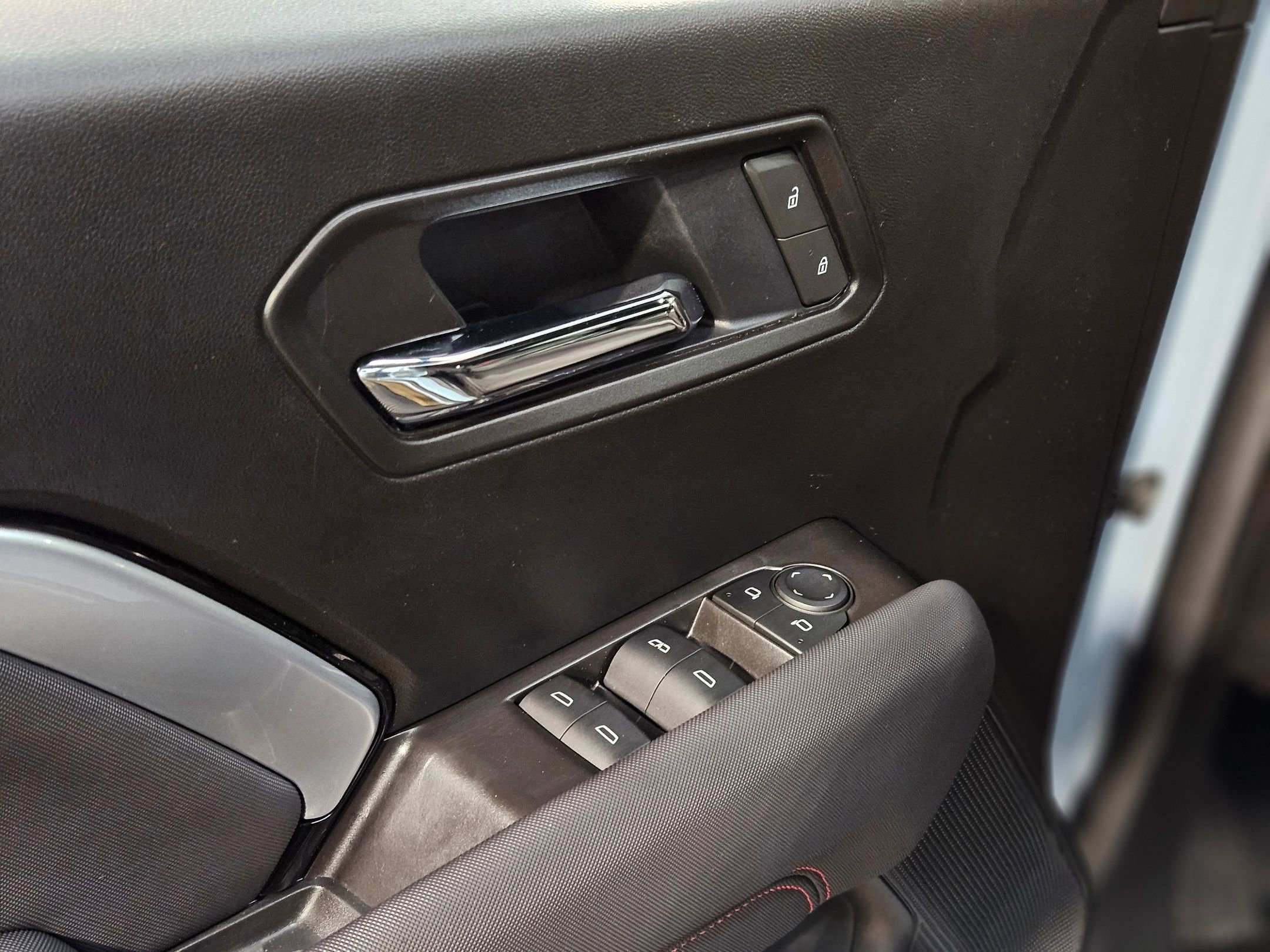 Used 2025 Chevrolet Colorado Z71 image 21