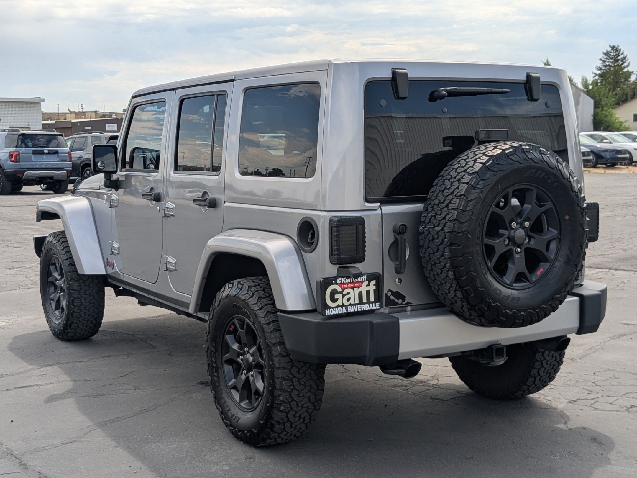 Used 2014 Jeep Wrangler Unlimited Sahara w/ Max Tow Package AWD/4WD image 8