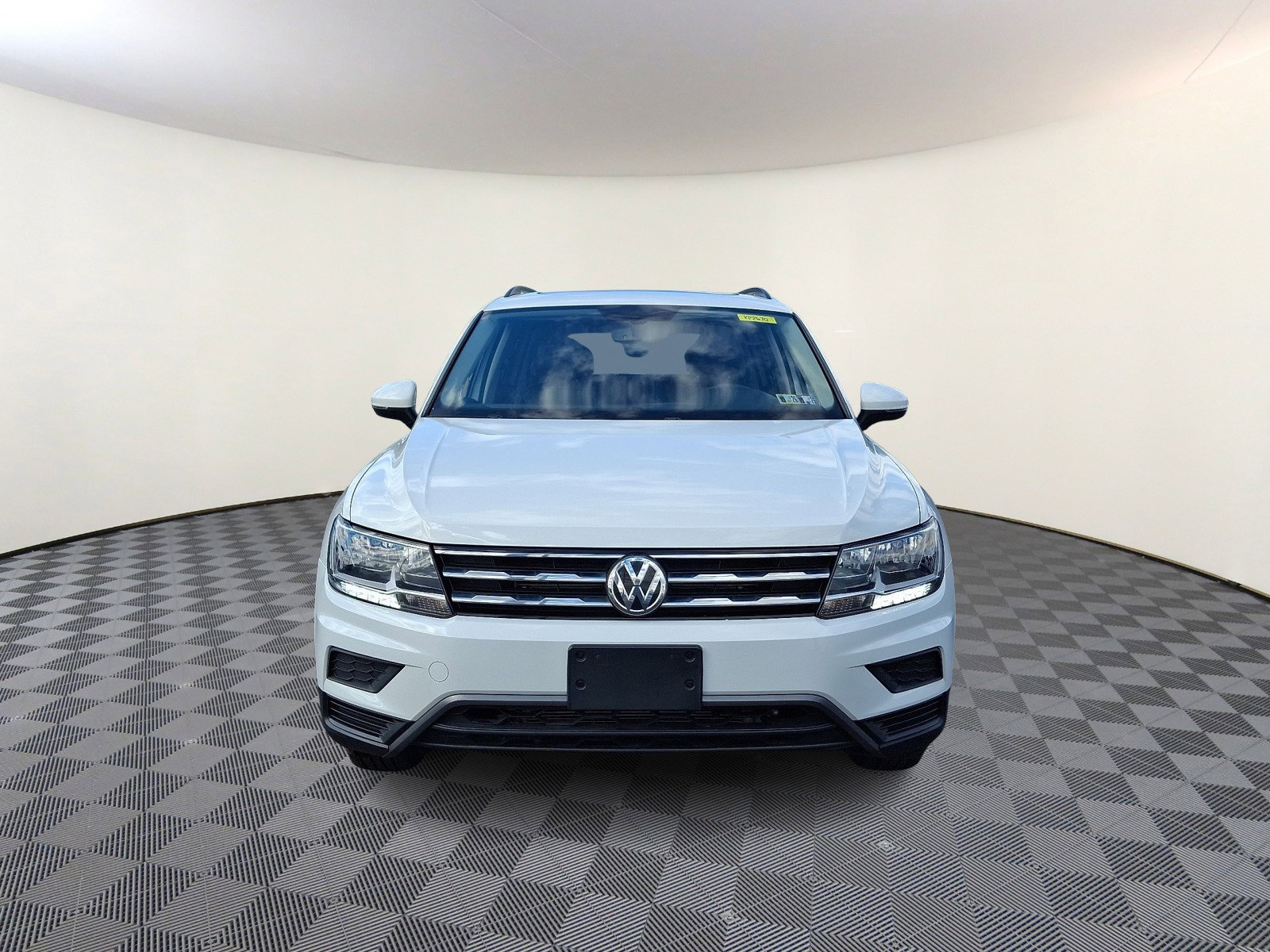 Certified 2021 Volkswagen Tiguan SE w/ Panoramic Sunroof Package image 2
