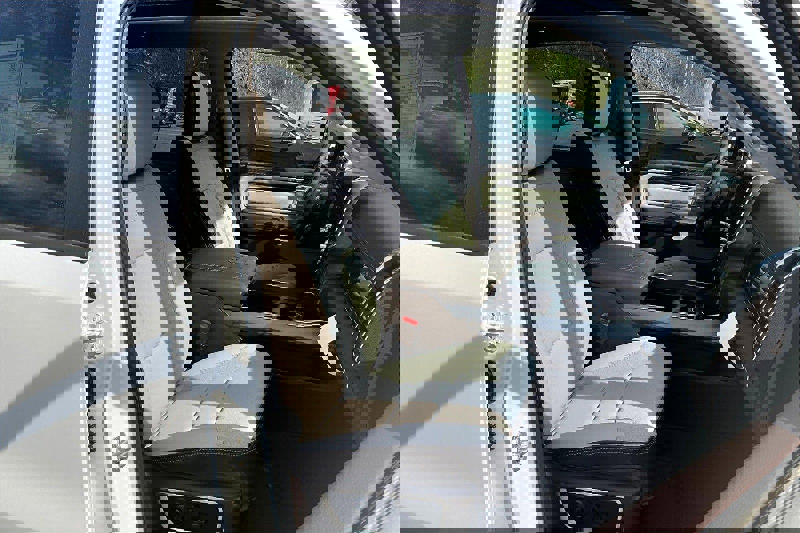 New 2025 RAM 1500 Laramie image 8