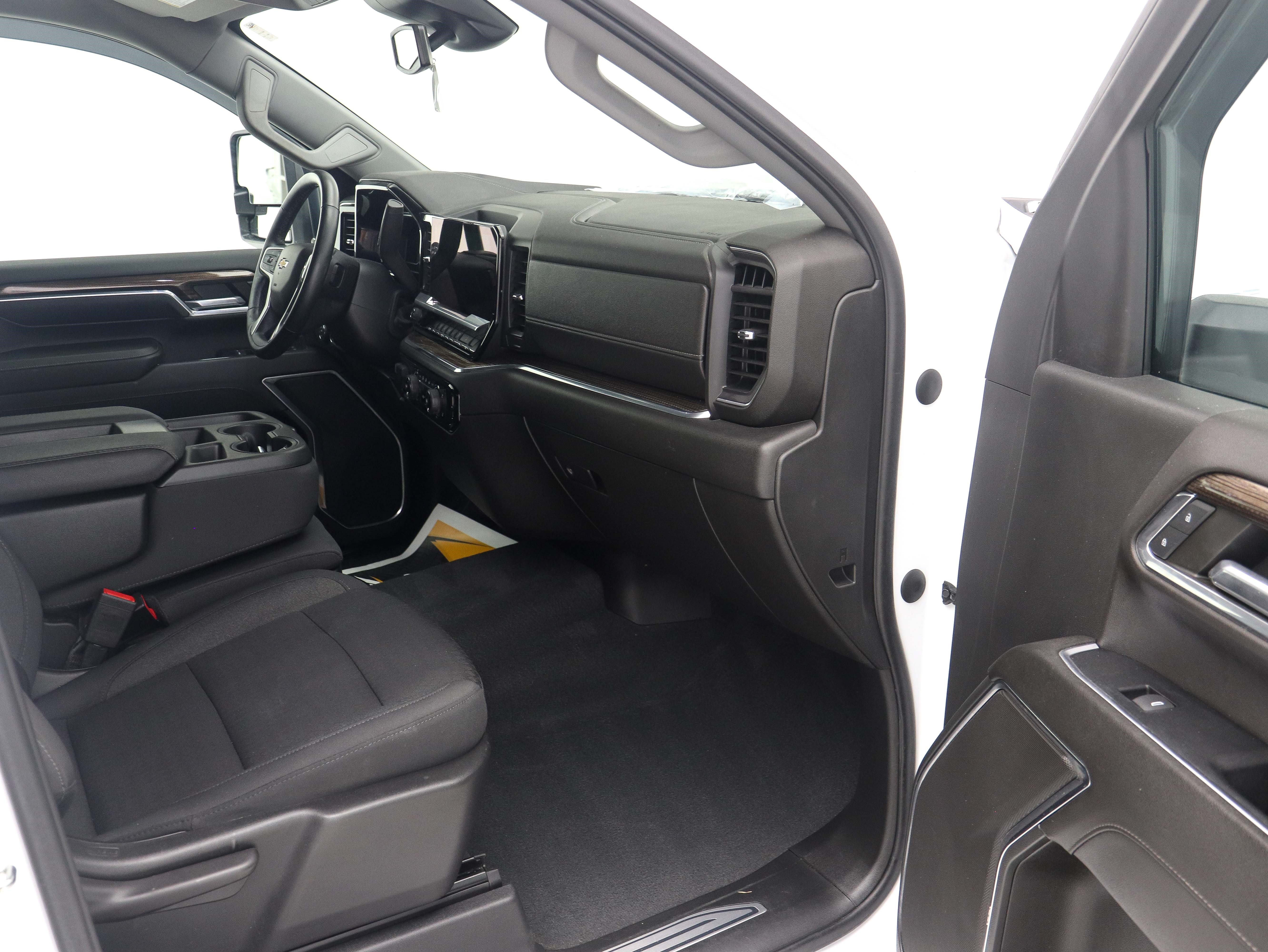 Used 2024 Chevrolet Silverado 2500 LT AWD/4WD image 15