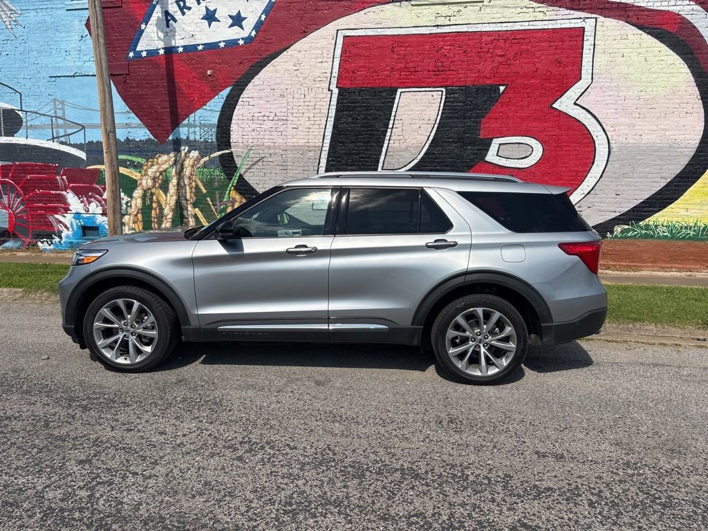 Used 2021 Ford Explorer Platinum w/ Equipment Group 601A AWD/4WD image 3
