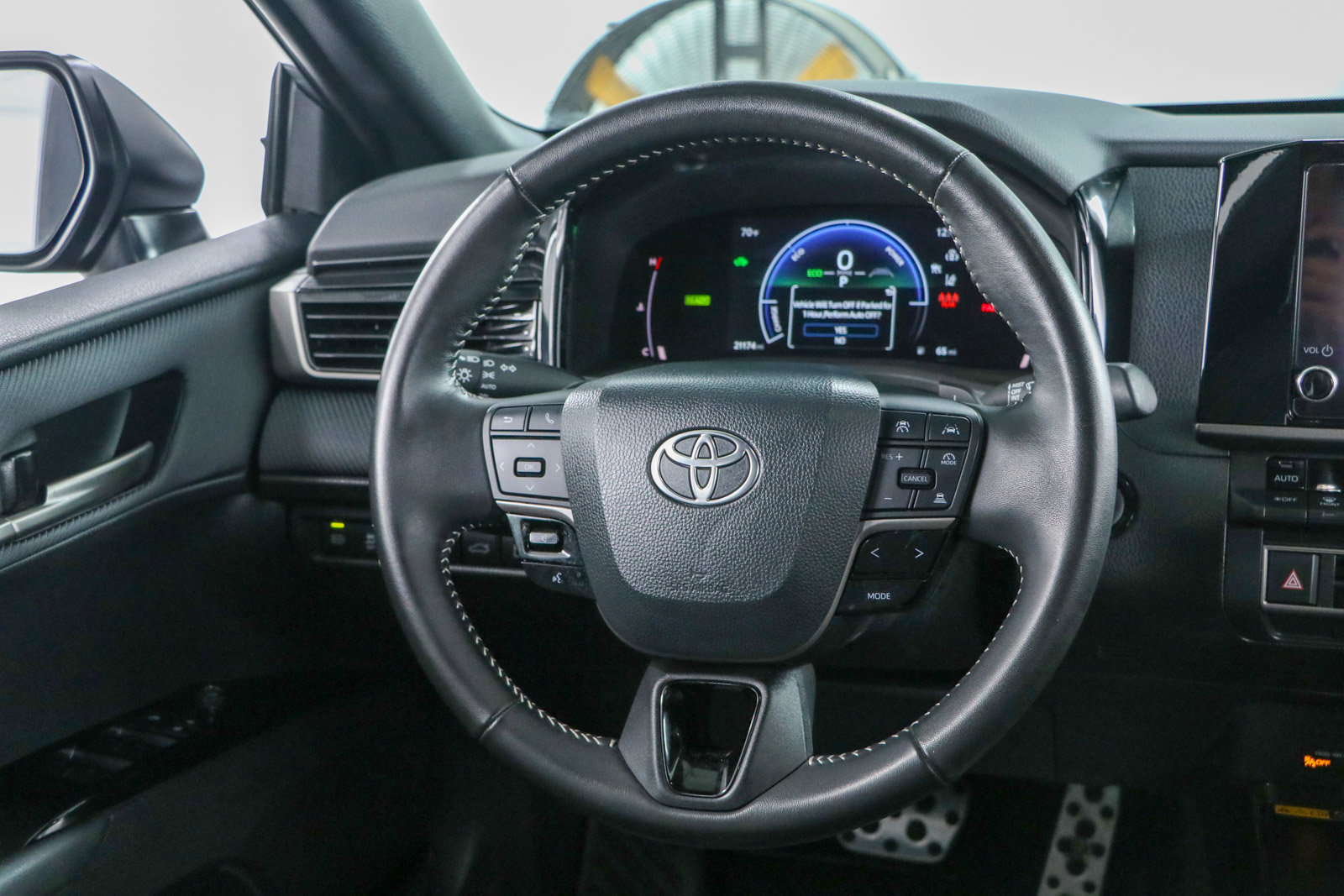 Used 2025 Toyota Camry SE FWD image 12