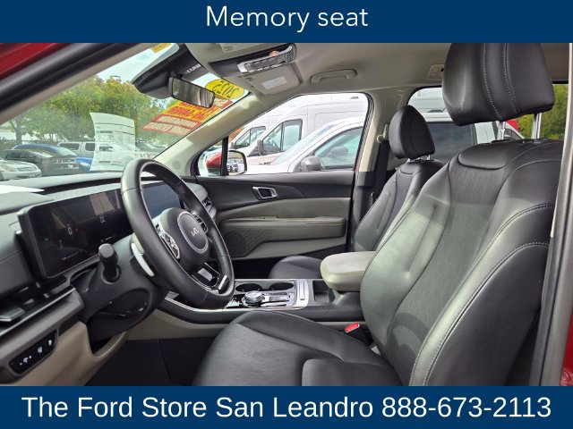 Used 2025 Kia Carnival EX FWD image 27