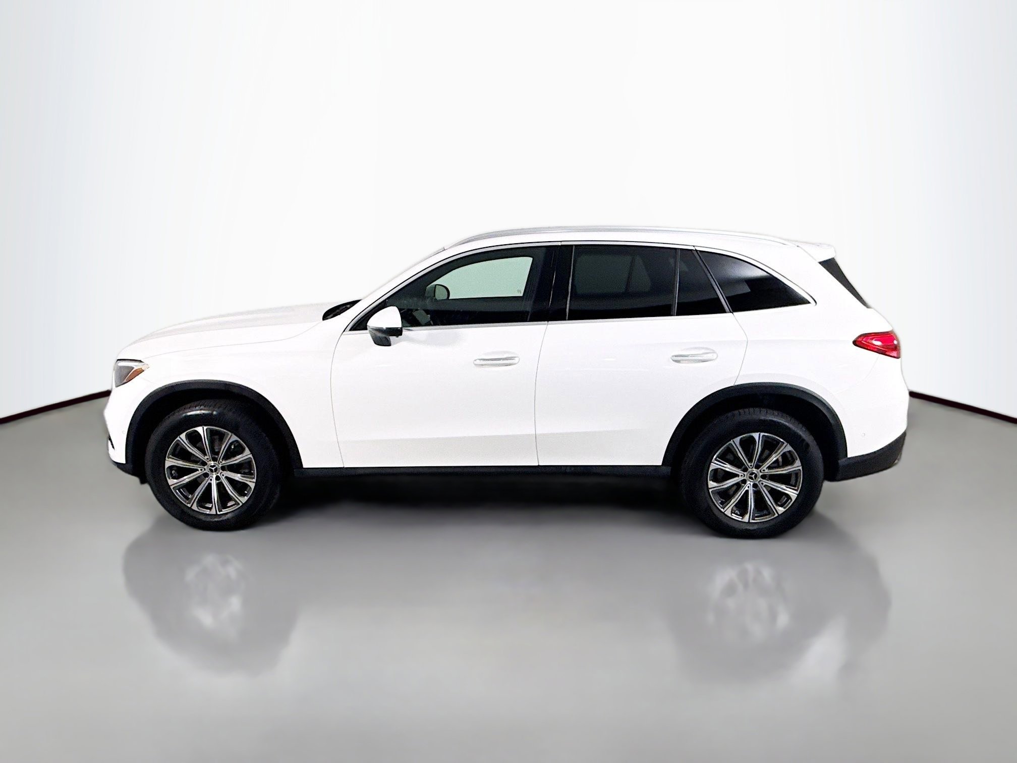 Used 2024 Mercedes-Benz GLC 300 4MATIC image 6