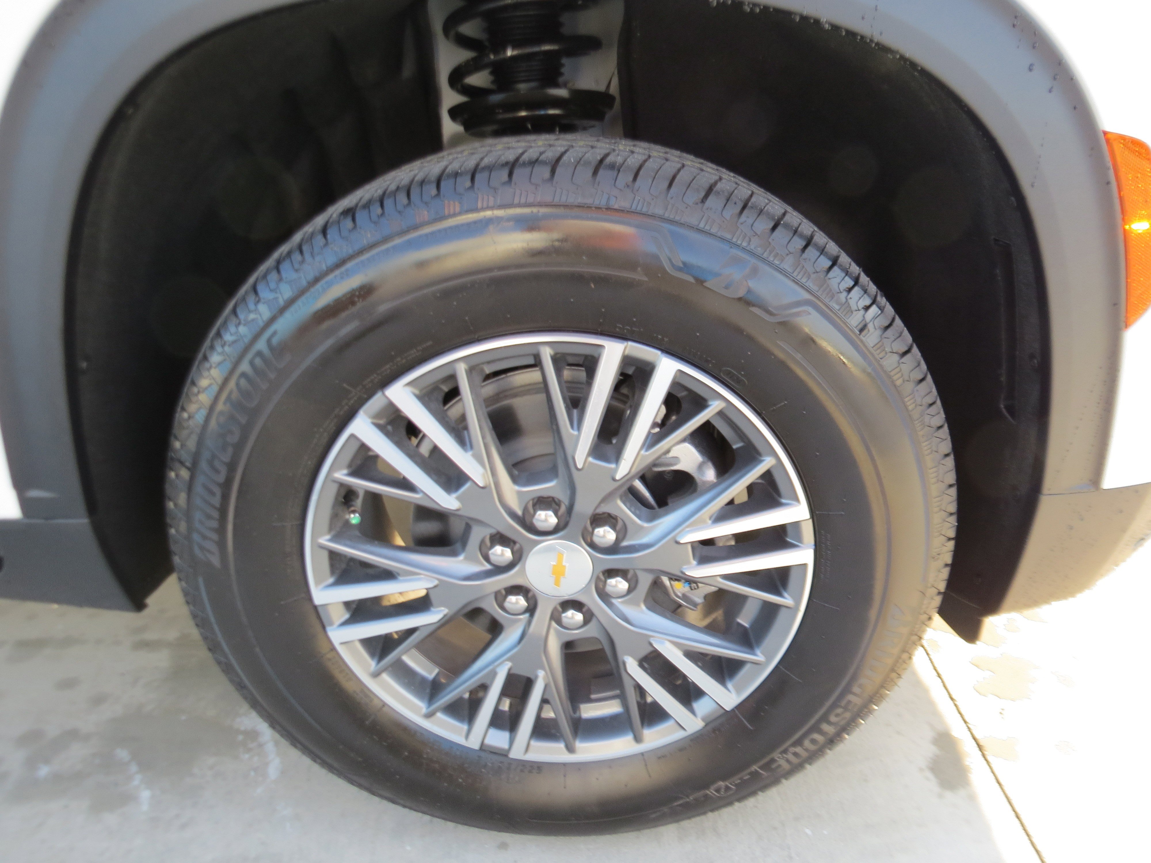 New 2026 Chevrolet Traverse LT w/ Driver Confidence Package FWD image 8