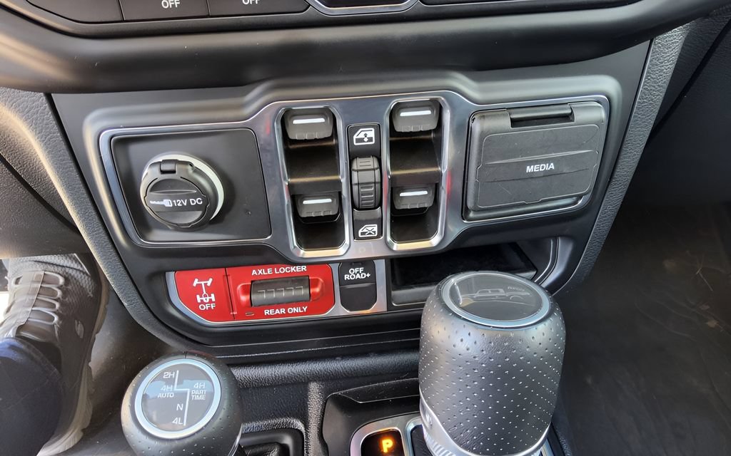 Used 2023 Jeep Gladiator Mojave w/ LED Lighting Group AWD/4WD image 14